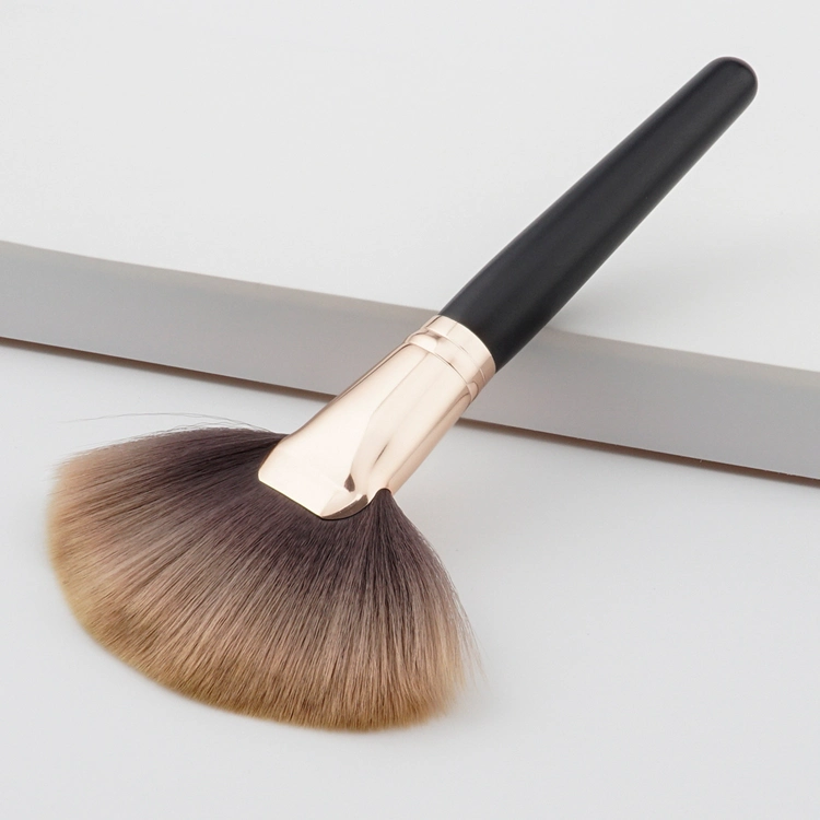 Wholesale Lowest Price Single Fan Shaped Classics Black Wood Handle Brush Large Powder Makeup Brush