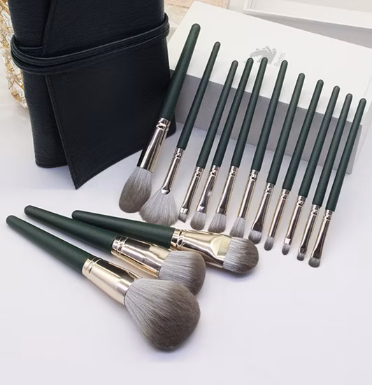 Benutzerdefiniertes Logo 14-teiliges hochwertiges professionelles Private-Label-Synthetikpinsel-Grün-Make-up-Pinselset mit Gürteltasche